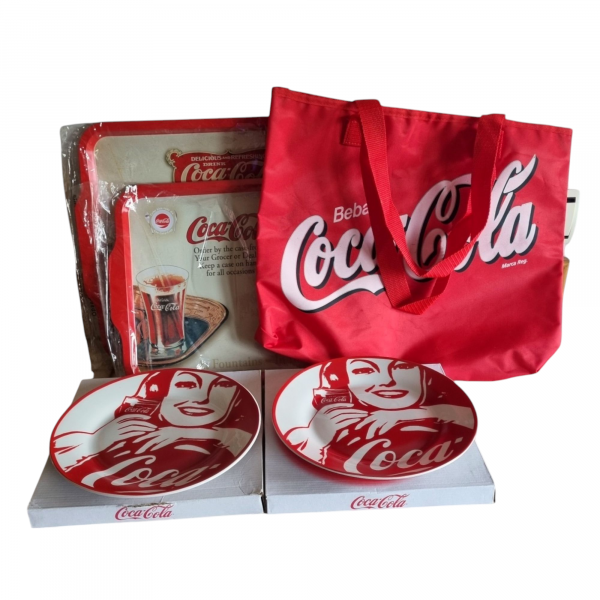 Juego de Platos, Bandejas y Bolsa de Coca-Cola