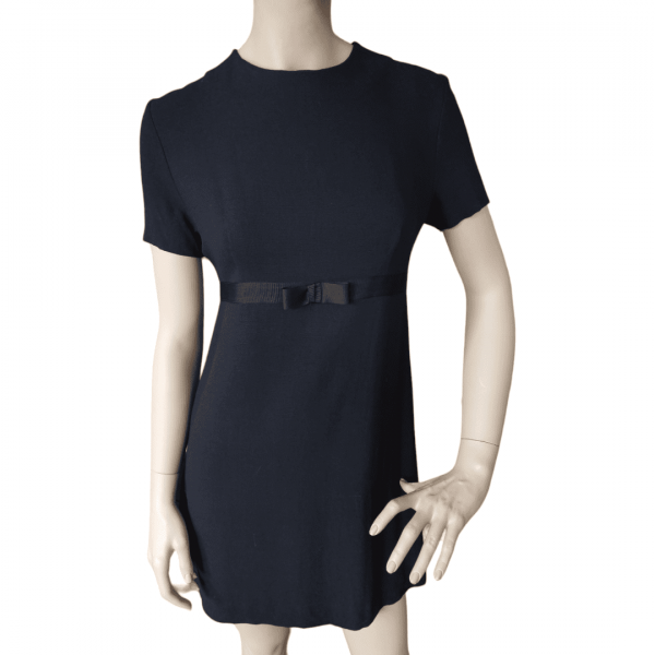 Vestido negro manga corta