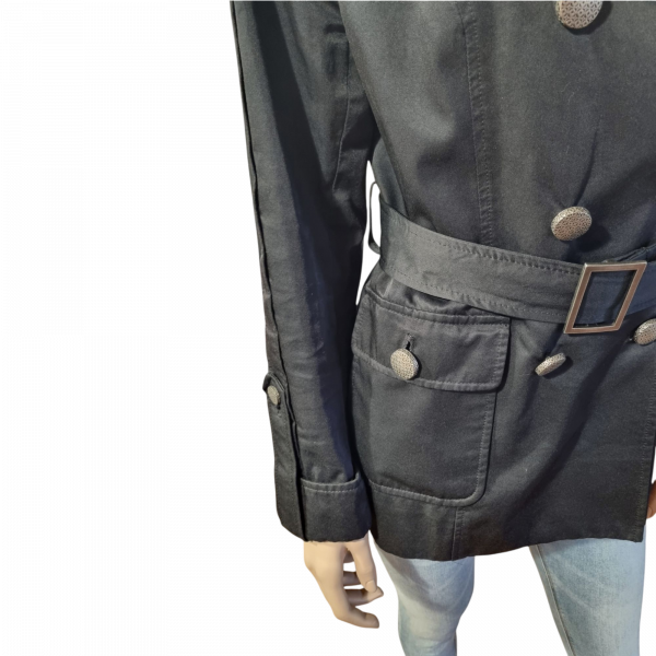 Chaqueta con cinturón Negra Dandara - Imagen 3