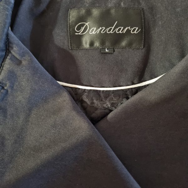 Chaqueta con cinturón Negra Dandara - Imagen 4